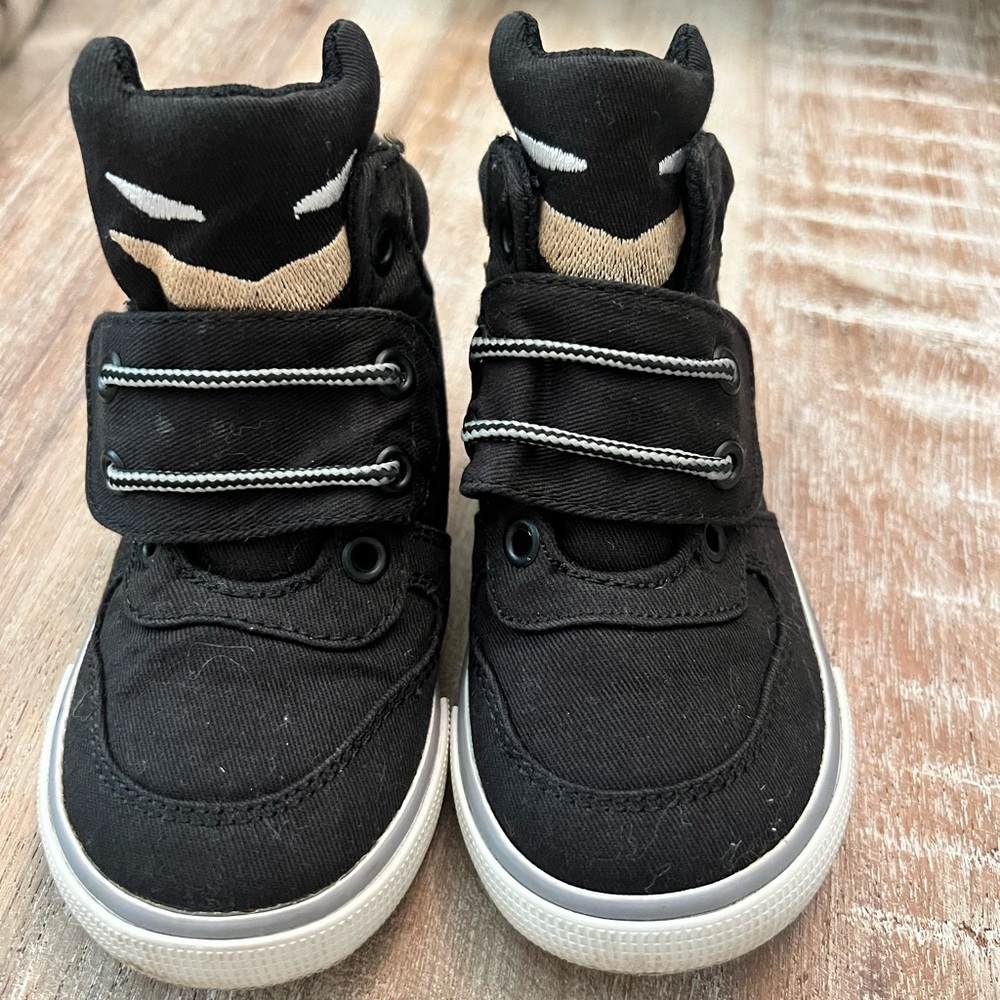 Gap Toddler DC Comics Batman Size 7 mid top sneakers